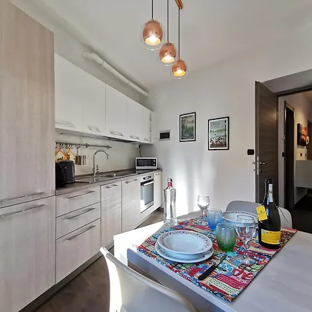 Il Golfo Apartment, Apartment